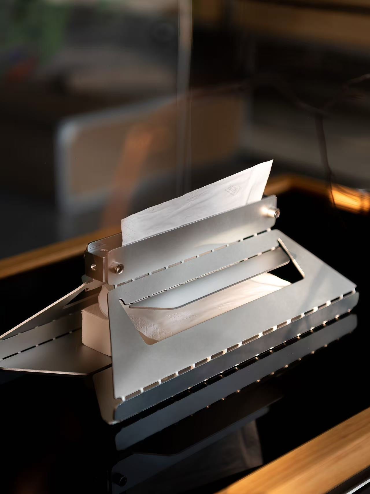UMX tissue box with small metal wings