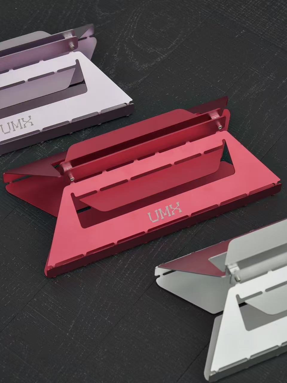 UMX tissue box with small metal wings