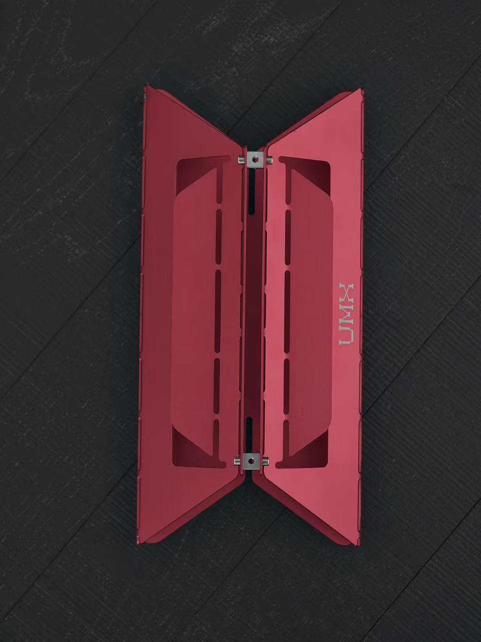 UMX tissue box with small metal wings