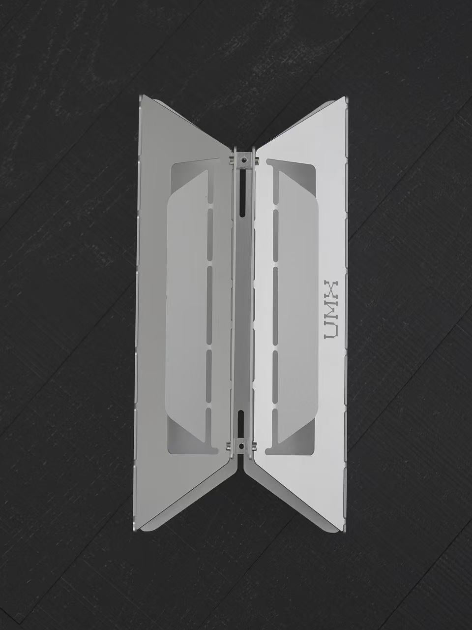 UMX tissue box with small metal wings