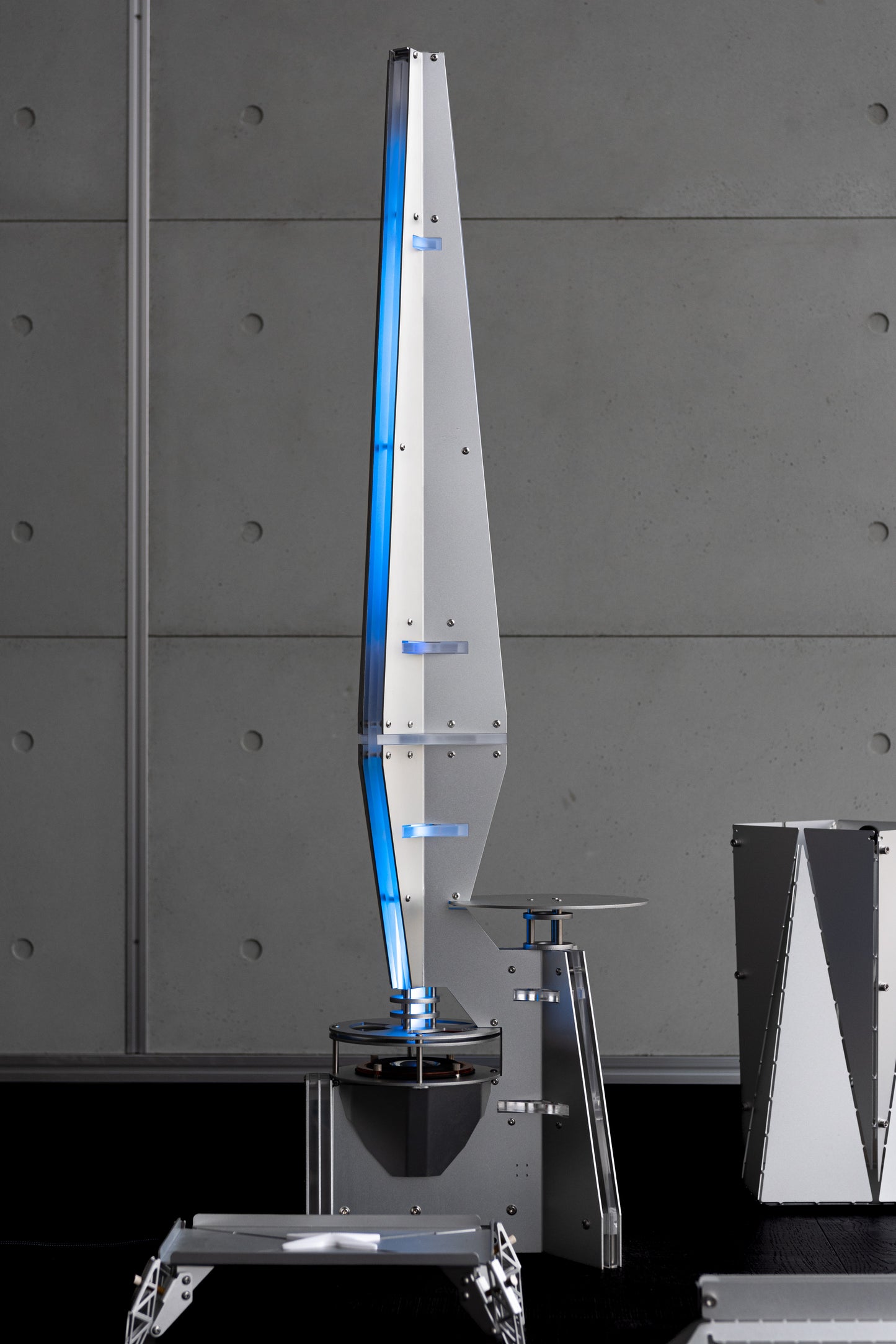 UMX Light Shuttle - Multi-functional Designer Floor Lamp with Integrated Speaker, Ambient Lighting, Side Table, Metallic Pickup, and Bauhaus Aesthetics